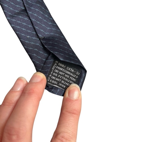 GIANNI VERSACE 90s Vintage Blue Monochromatic Medusa Silk Tie Made in Italy - Picture 11 of 11